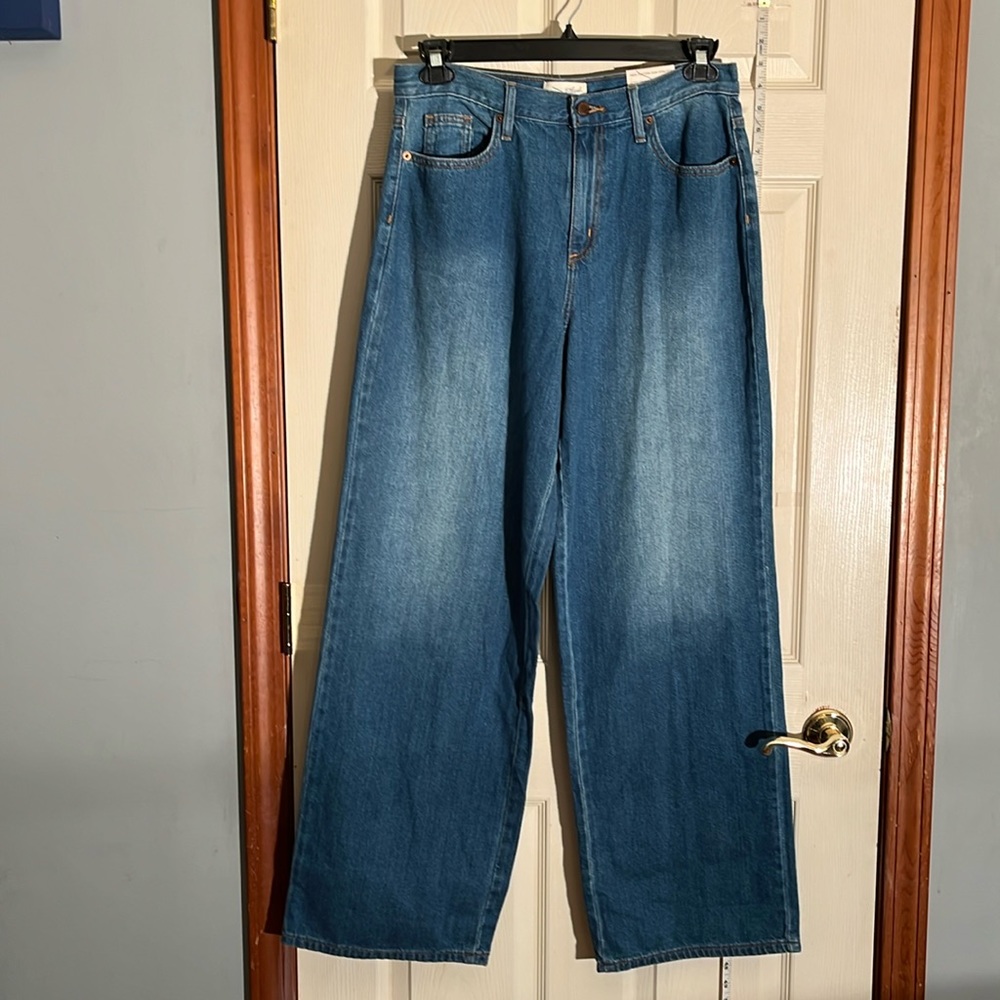 NWT-universal thread -size8(29” waist)-medium denim-relaxed, wide leg jeans.